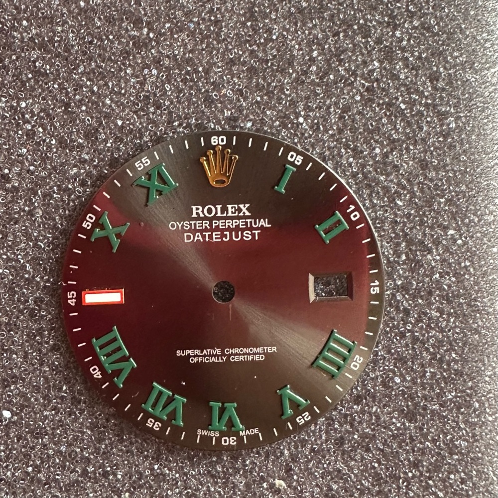Rolex Datejust Dial with Green and Gold Details - Picture 2 of 6